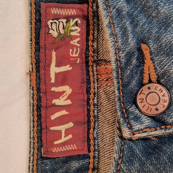 Hint  Denim Jeans featuring embroidering on the pockets - Picture 6 of 12